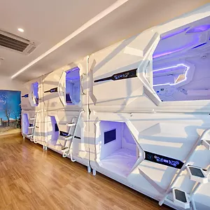 Ancyra Capsule - Backpackers Paradise & Rooftop Bar 2* Da Nang